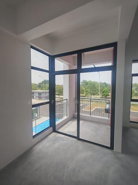 Shop / Office for Rent in Bandar Rimbayu (Telok Panglima Garang) - Jeff Chong - Balcony - PropertyGuru.com.my