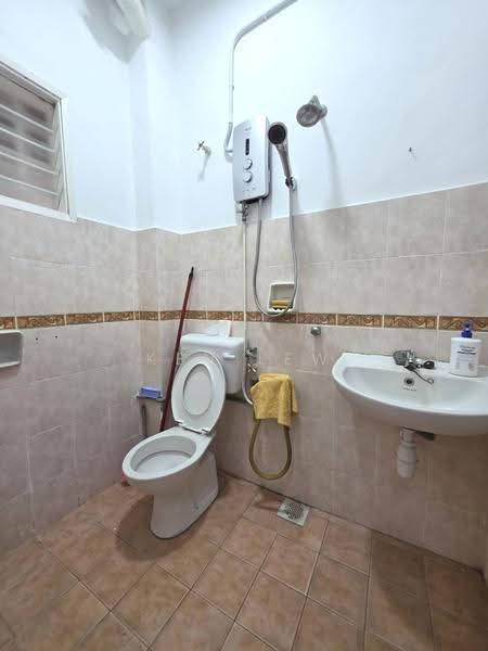 Rumah Teres 2-Tingkat untuk Disewa di Taman Segar Perdana (Cheras) - Ken Lew - Bathroom - PropertyGuru.com.my