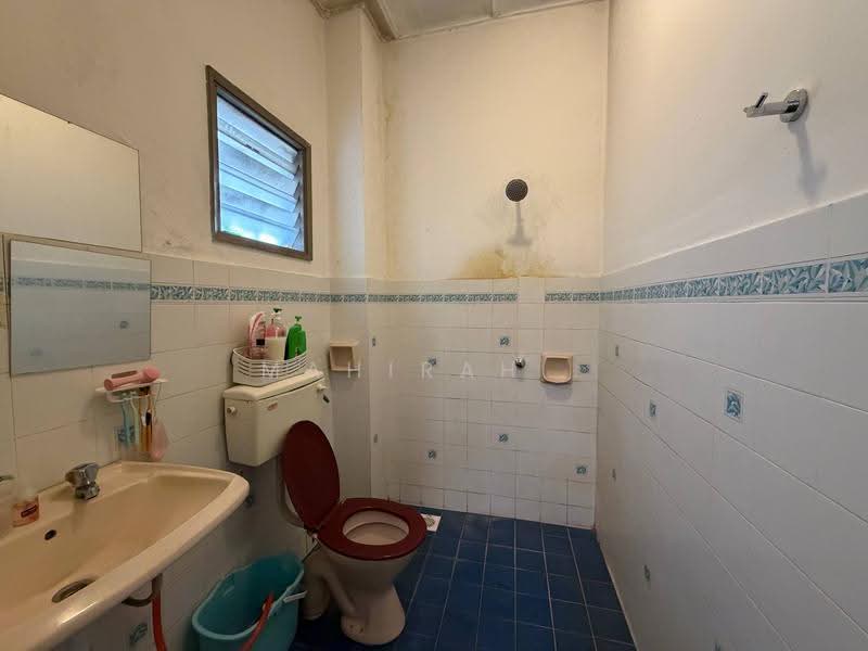2-storey Terraced House for Sale in Saujana Impian (Kajang) - Mahirah . - Bathroom - PropertyGuru.com.my