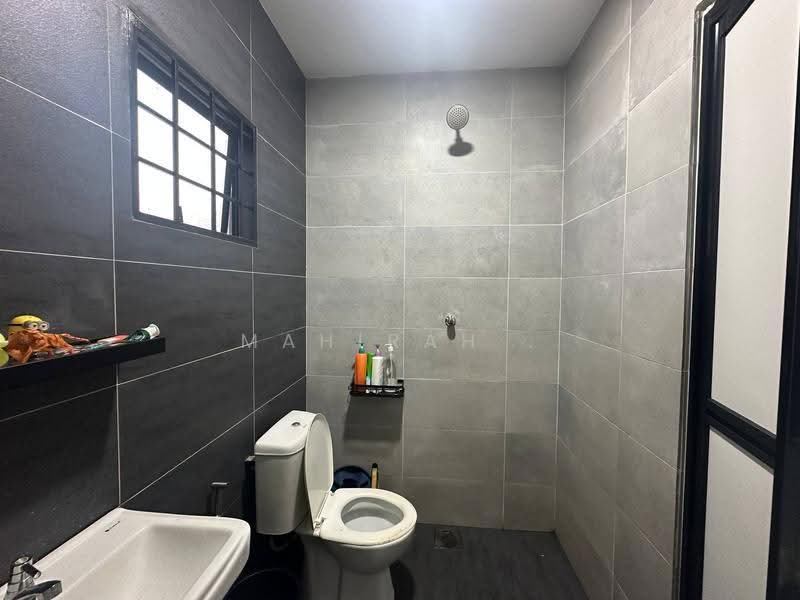 2-storey Terraced House for Sale in Saujana Impian (Kajang) - Mahirah . - Bathroom - PropertyGuru.com.my