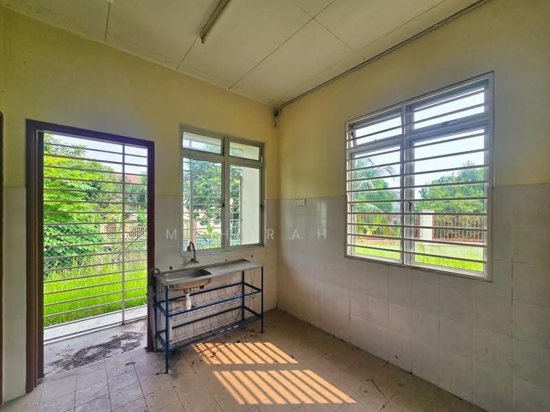 Rumah Teres 2-Tingkat untuk Dijual di Bandar Seri Putra (Bangi) - Mahirah . - Kitchen - PropertyGuru.com.my