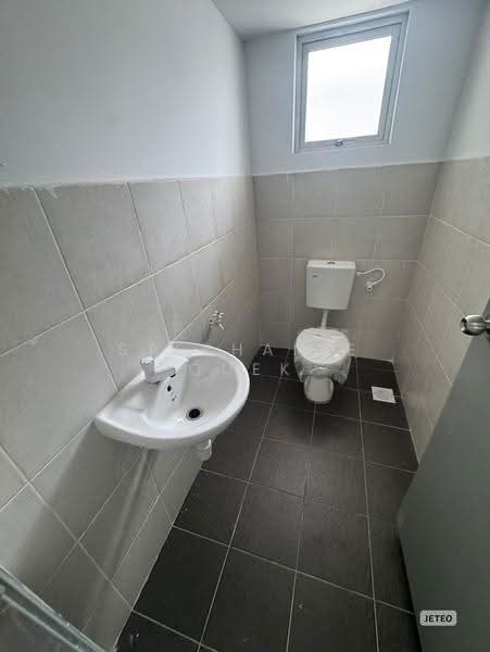 Shop for Rent in Jenjarom (Selangor) - Stephanie Quek - Bathroom - PropertyGuru.com.my