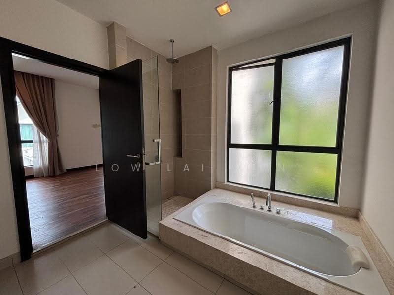 Semi-Detached House for Sale in Leisure Farm (Gelang Patah) - Low Lai Lien - Bathroom - PropertyGuru.com.my
