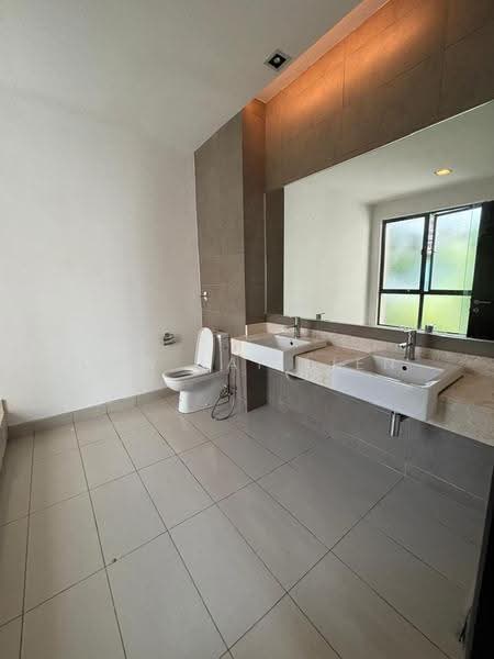 Semi-Detached House for Sale in Leisure Farm (Gelang Patah) - Low Lai Lien - Bathroom - PropertyGuru.com.my