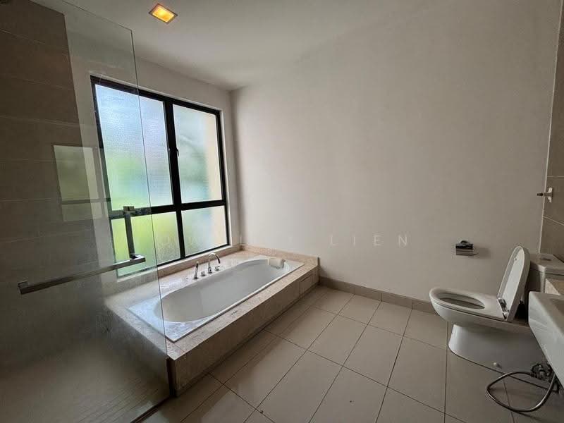 Semi-Detached House for Sale in Leisure Farm (Gelang Patah) - Low Lai Lien - Bathroom - PropertyGuru.com.my