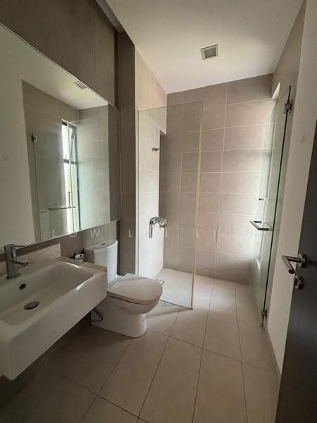 Semi-Detached House for Sale in Leisure Farm (Gelang Patah) - Low Lai Lien - Bathroom - PropertyGuru.com.my
