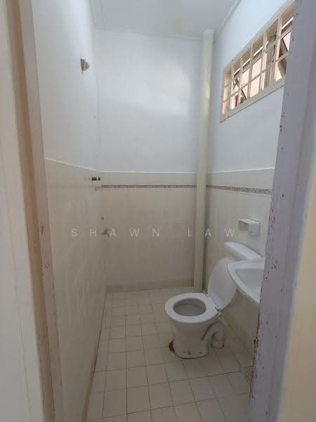 Semi-Detached House for Sale in Taman Megah Ria (Masai) - Shawn Law - Bathroom - PropertyGuru.com.my