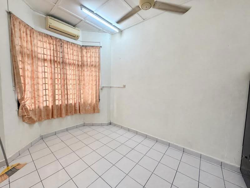 1-storey Terraced House for Rent in Taman Munshi Ibrahim (Tampoi) - Sausa Lee - Interior - PropertyGuru.com.my