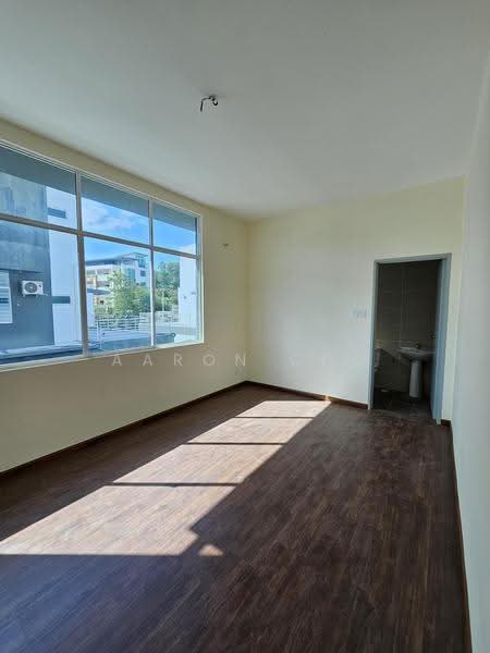 Semi-Detached House for Sale in Penampang (Sabah) - Aaron Chu - Bathroom - PropertyGuru.com.my