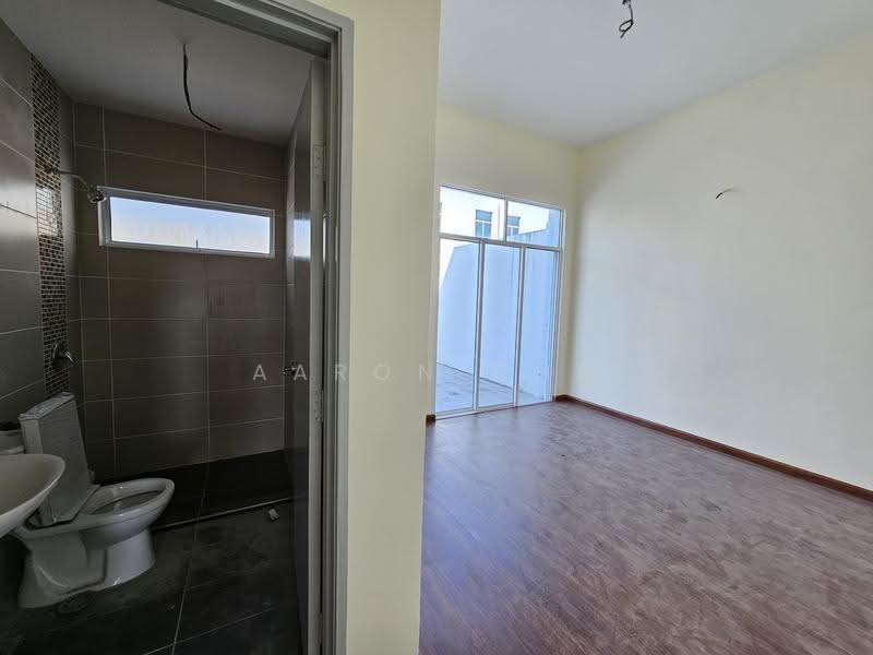 Semi-Detached House for Sale in Penampang (Sabah) - Aaron Chu - Bathroom - PropertyGuru.com.my