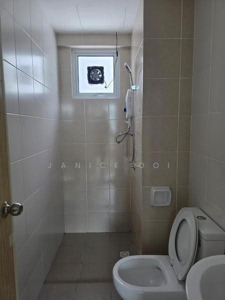 Kondominium untuk Disewa di Havana Beach Residences - Janice Ooi - Bathroom - PropertyGuru.com.my