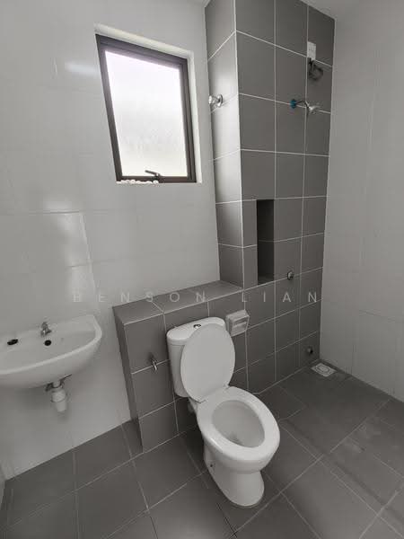 Rumah Teres untuk Dijual di Eco Grandeur (Puncak Alam) - Benson Lian - Bathroom - PropertyGuru.com.my