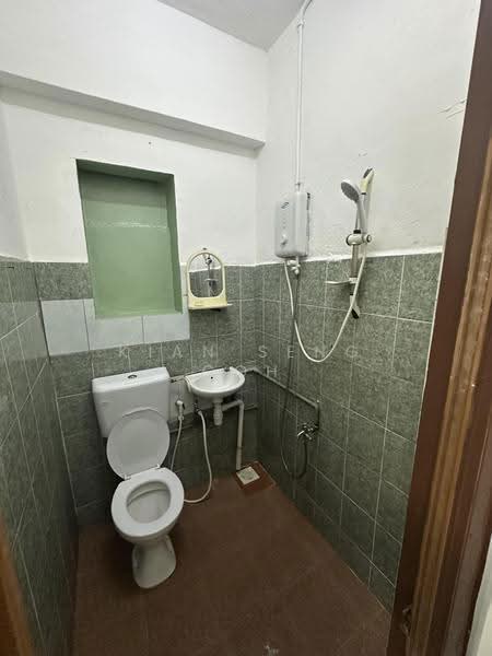 Kedai / Pejabat untuk Disewa di Taman Serene (Johor Bahru) - Kian Seng Goh - Bathroom - PropertyGuru.com.my