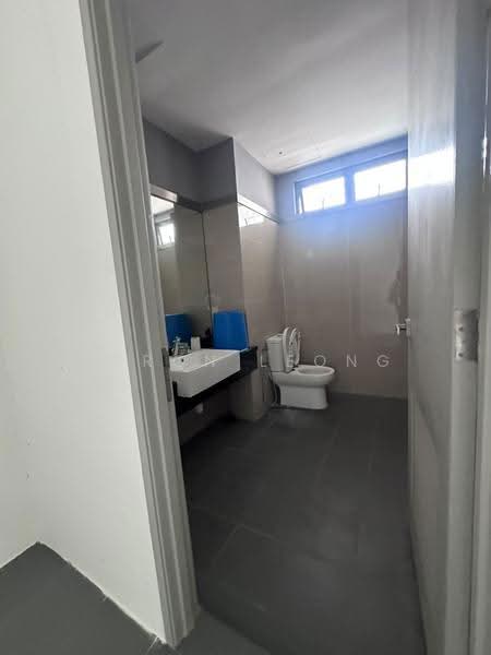 Shop / Office for Rent in Seksyen U1 (Glenmarie) - Veron Leong - Bathroom - PropertyGuru.com.my