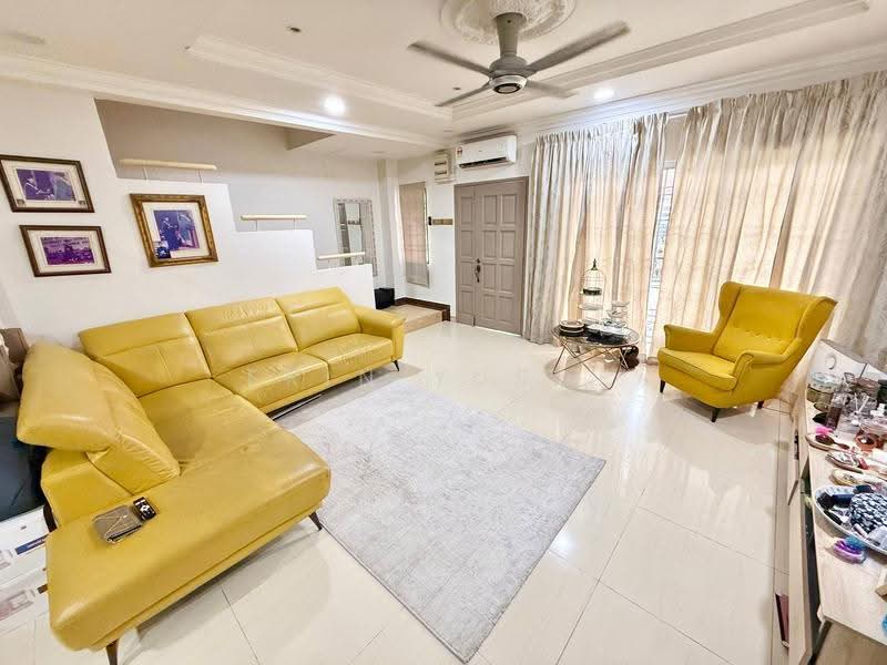 Rumah Teres untuk Dijual di Taman Perkasa Indah (Hulu Langat) - Erin Yusof - Living Room - PropertyGuru.com.my