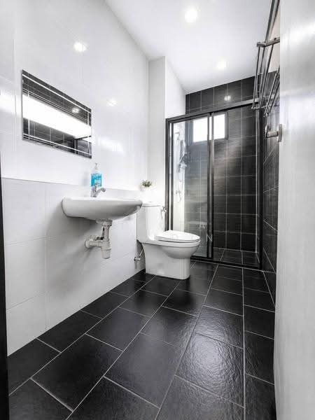 Semi-Detached House for Sale in Taman Saujana Suria (Kajang) - Adzura Zamedin - Bathroom - PropertyGuru.com.my