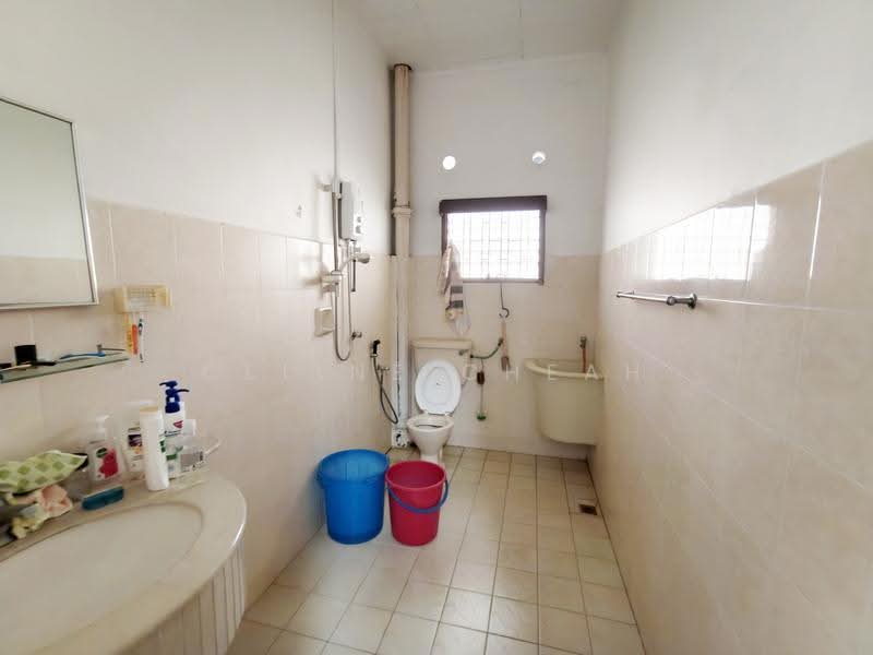Semi-Detached House for Sale in Taman Chee Seng (Tanjung Bungah) - Celine Cheah - Bathroom - PropertyGuru.com.my