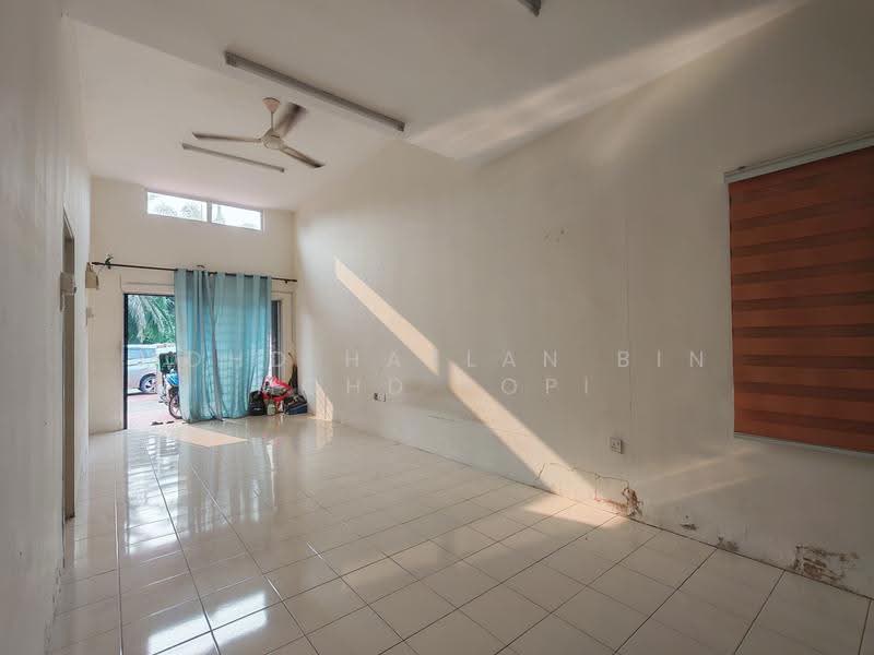Rumah Teres 1-Tingkat untuk Dijual di Kampung Sementa (Kapar) - Mohd Hazlan bin Mohd Sopi - Living Room - PropertyGuru.com.my