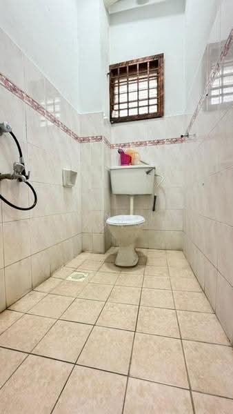 2-storey Terraced House for Sale in Taman Mutiara Rini (Skudai) - Daniel Yong - Bathroom - PropertyGuru.com.my
