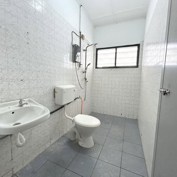 Terraced House for Rent in Taman Kajang Baru (Kajang) - Benny Lee - Bathroom - PropertyGuru.com.my