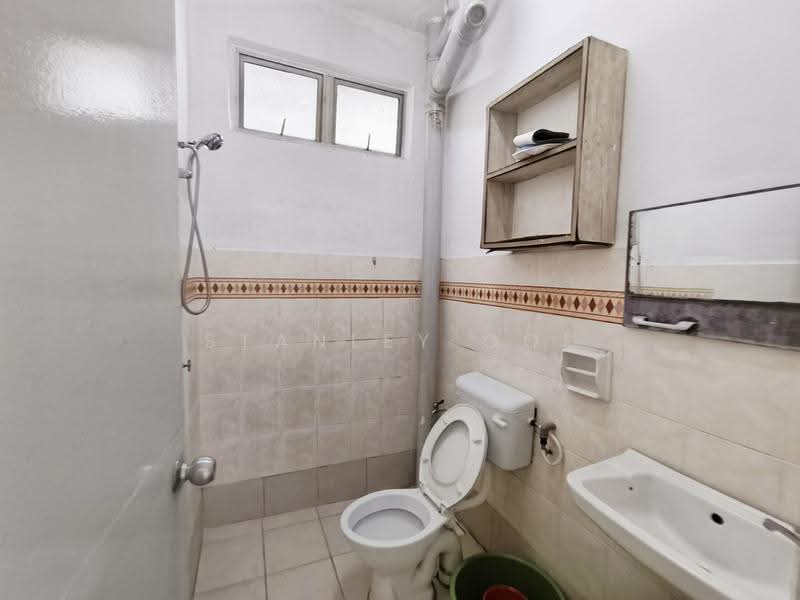 Pangsapuri untuk Disewa di Kiambang Apartment - Stanley Ooi - Bathroom - PropertyGuru.com.my