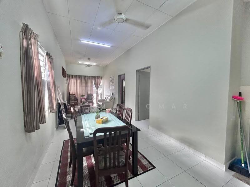 Rumah Teres 1-Tingkat untuk Dijual di Bandar Putera 2 (Klang) - Hazeman Omar - Living Room - PropertyGuru.com.my
