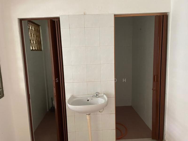 Rumah Flat untuk Dijual di Flat Bandar Selesa Jaya @ Jalan Silat Gayong - Sean Yeoh - Bathroom - PropertyGuru.com.my