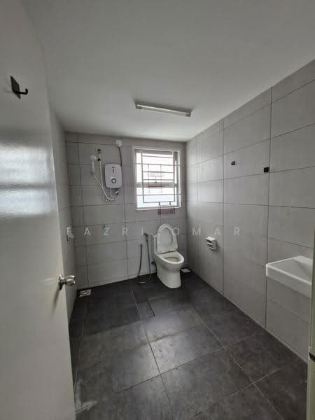 Service Residence for Sale at Residensi Sutera 7 - Fazri Omar - Bathroom - PropertyGuru.com.my