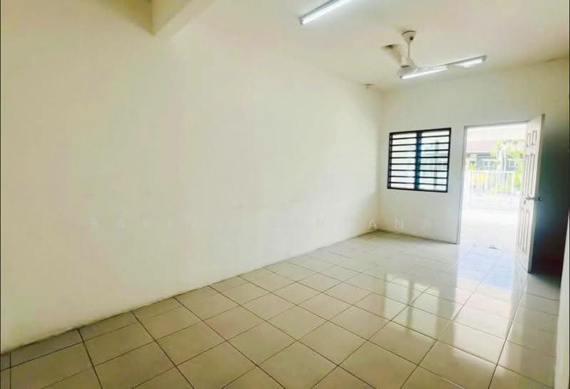 1-storey Terraced House for Sale in Batu Gajah (Perak) - Sariza Hartanah - Living Room - PropertyGuru.com.my