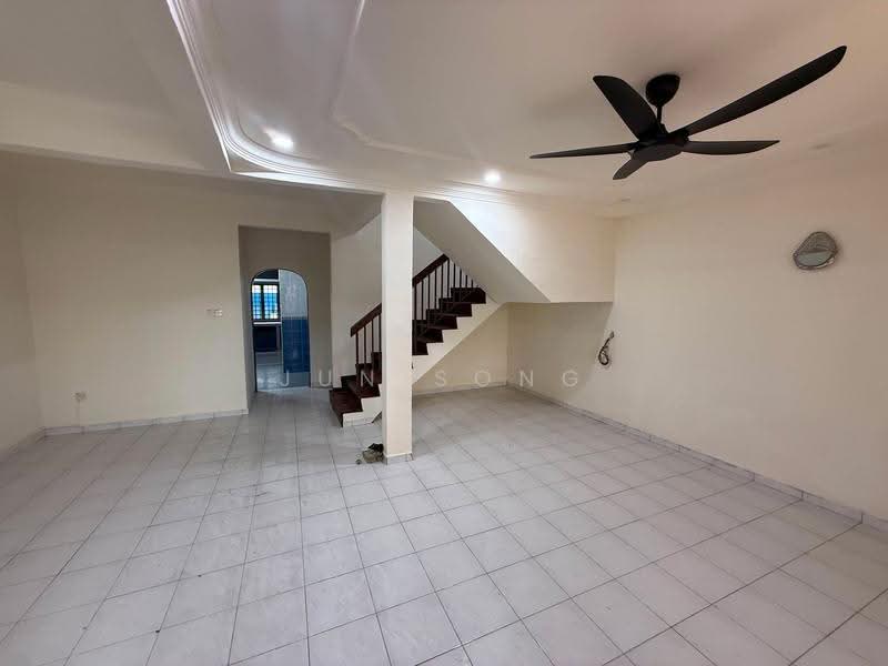 Rumah Teres 2-Tingkat untuk Disewa di Skudai (Johor) - Jun Song - Living Room - PropertyGuru.com.my