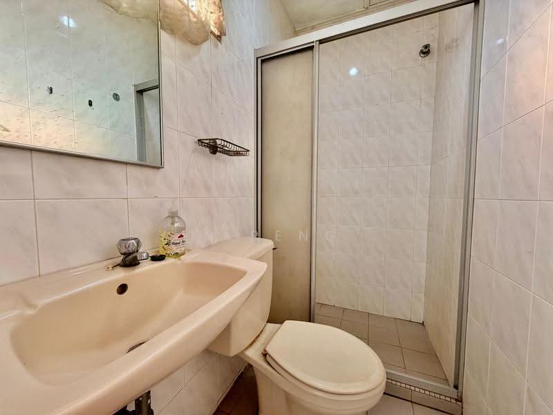 2-storey Terraced House for Sale in Taman Tun Dr Ismail (Kuala Lumpur) - Yin Peng . - Bathroom - PropertyGuru.com.my