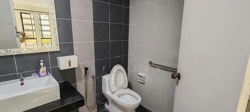 Kondominium untuk Disewa di Upper East @ Tiger Lane - Jeff Tan - Bathroom - PropertyGuru.com.my