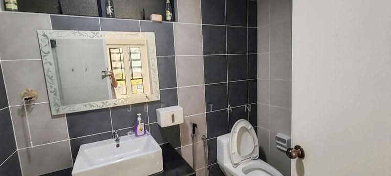 Kondominium untuk Disewa di Upper East @ Tiger Lane - Jeff Tan - Bathroom - PropertyGuru.com.my