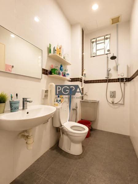 Rumah Teres 3-Tingkat untuk Dijual di Pantai Jerejak (Bayan Lepas) - Eugene Tung - Bathroom - PropertyGuru.com.my