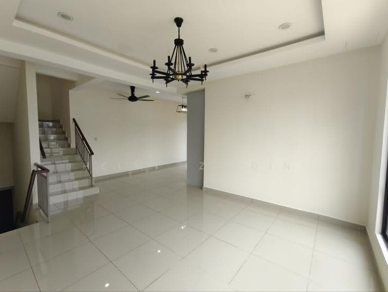 Rumah Bandar untuk Dijual di Bandar Puteri Bangi (Bangi) - HELMY IZZUDIN - Living Room - PropertyGuru.com.my