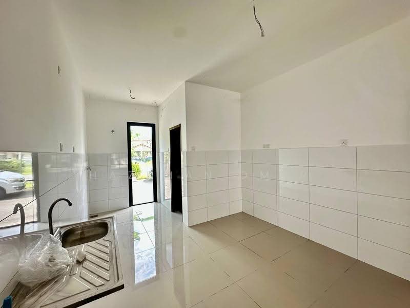 Rumah Teres 2-Tingkat untuk Dijual di Taman Putra Prima (Puchong) - Hazeman Omar - Kitchen - PropertyGuru.com.my