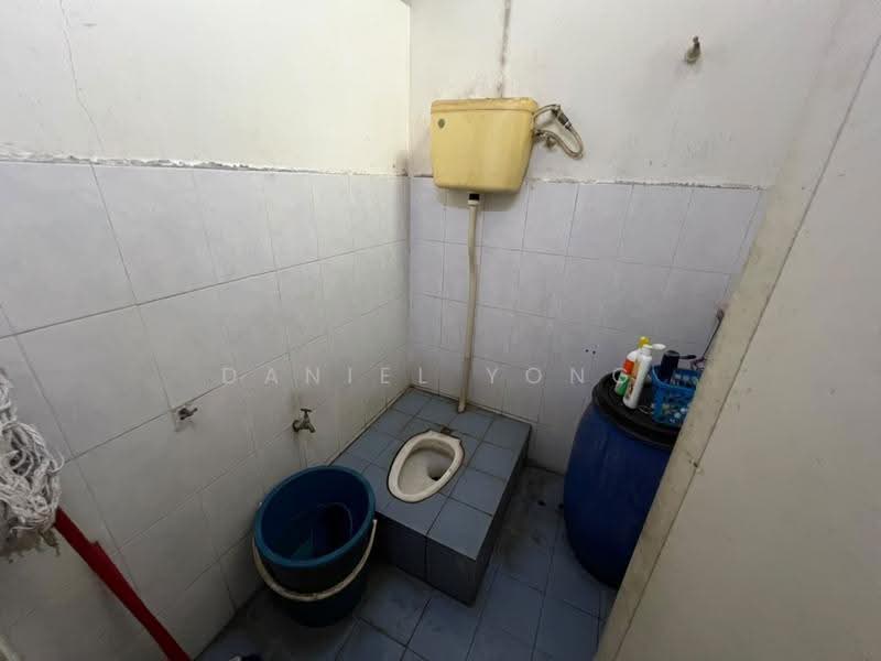 1-storey Terraced House for Sale in Taman Desa Kundang (Rawang) - Daniel Yong - Bathroom - PropertyGuru.com.my