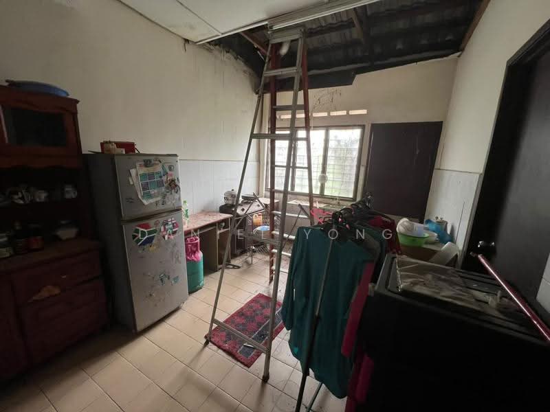1-storey Terraced House for Sale in Taman Desa Kundang (Rawang) - Daniel Yong - Kitchen - PropertyGuru.com.my