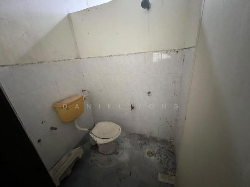1-storey Terraced House for Sale in Taman Desa Kundang (Rawang) - Daniel Yong - Bathroom - PropertyGuru.com.my