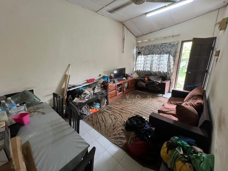 1-storey Terraced House for Sale in Taman Desa Kundang (Rawang) - Daniel Yong - Living Room - PropertyGuru.com.my