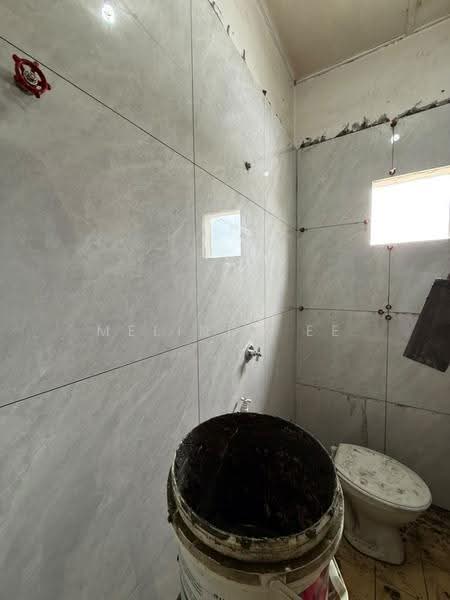 Rumah Teres 2-Tingkat untuk Dijual di Taman Sin Sawit Kelapa Sawit (Sedenak) - Melinda Ee - Bathroom - PropertyGuru.com.my
