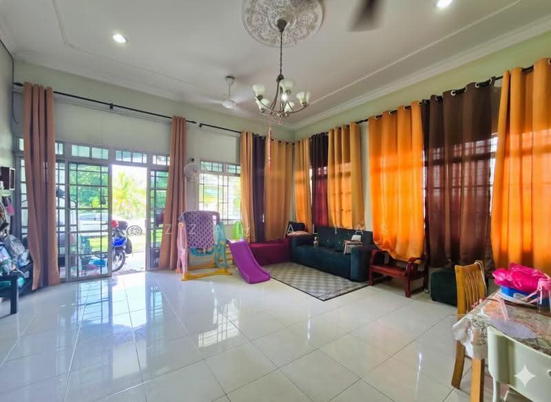 Bungalow House for Sale in Kampung Melayu Sri Kundang (Rawang) - Izzah Alias - Living Room - PropertyGuru.com.my