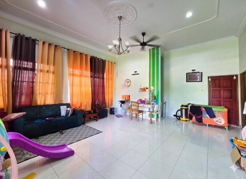 Bungalow House for Sale in Kampung Melayu Sri Kundang (Rawang) - Izzah Alias - Living Room - PropertyGuru.com.my