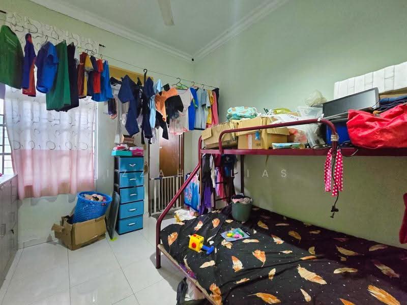 Bungalow House for Sale in Kampung Melayu Sri Kundang (Rawang) - Izzah Alias - Bedroom - PropertyGuru.com.my
