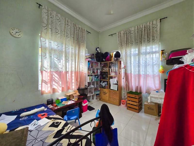 Bungalow House for Sale in Kampung Melayu Sri Kundang (Rawang) - Izzah Alias - Bedroom - PropertyGuru.com.my