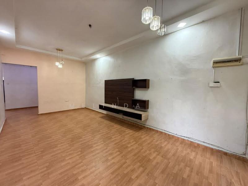 1-storey Terraced House for Sale in Taman Ungku Tun Aminah (Skudai) - Melinda Ee - Living Room - PropertyGuru.com.my
