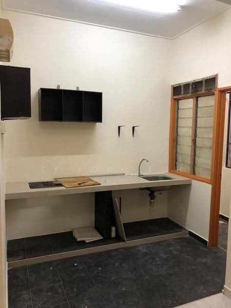 Flat for Sale at Flat Bukit Indah - Ee Fong Toh - Kitchen - PropertyGuru.com.my