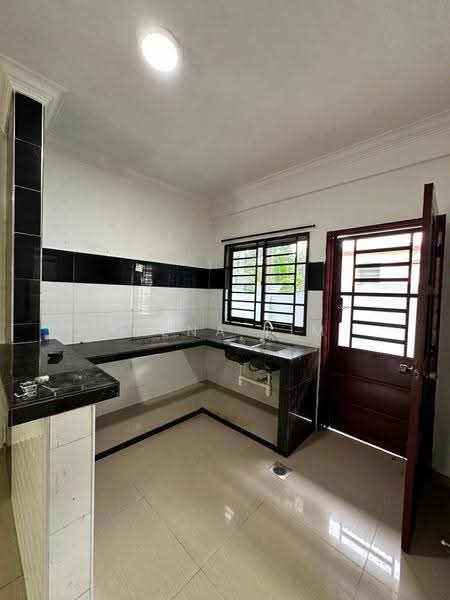 Rumah Teres 2-Tingkat untuk Dijual di Taman Scientex Pasir Gudang (Pasir Gudang) - Elena Lim - Kitchen - PropertyGuru.com.my