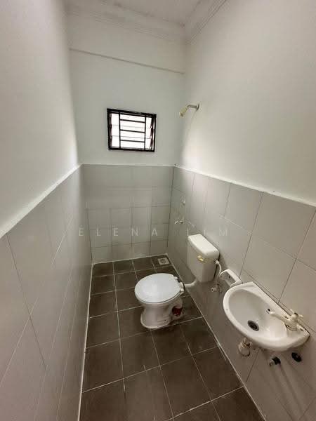 Rumah Teres 2-Tingkat untuk Dijual di Taman Scientex Pasir Gudang (Pasir Gudang) - Elena Lim - Bathroom - PropertyGuru.com.my