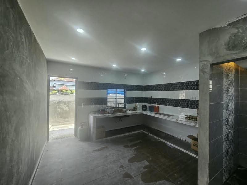 1-storey Terraced House for Sale in Taman Universiti (Skudai) - Melinda Ee - Kitchen - PropertyGuru.com.my